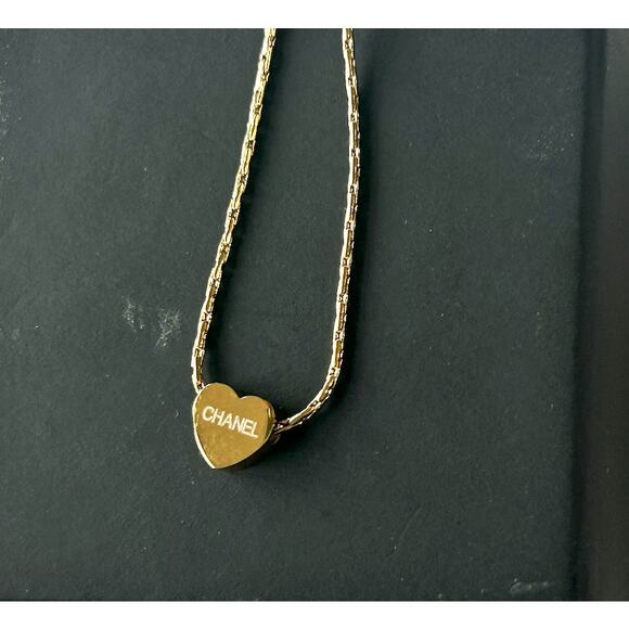 18K Gold Plated Chanel Black Enamel Heart Luxury CC Logo Gold Chain - Picture 3 of 6